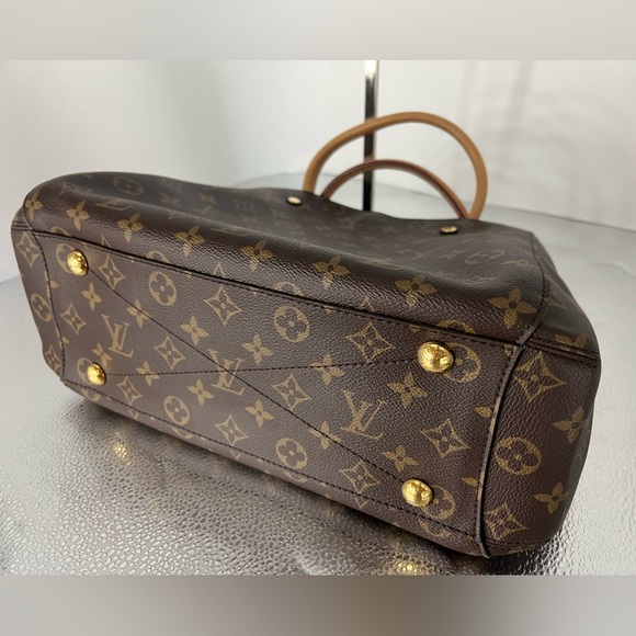 Louis Vuitton Montaigne bag - Picture 8 of 14